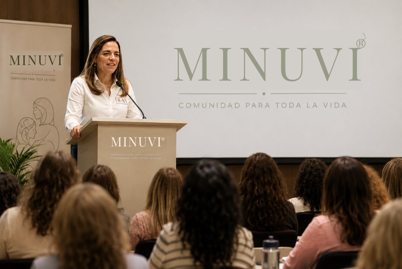Maricruz Lechuga Jiménez, presidencia fundadora de Minuvi, durante un evento de la comunidad.